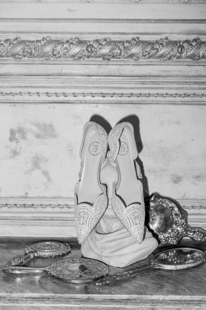 details of shoes for an eleopement in the Loire